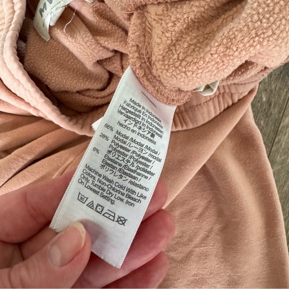 Madewell MWLSuperbrushed Easygoing Sweatpants - COLOR: Antique Coral - Picture 8 of 12